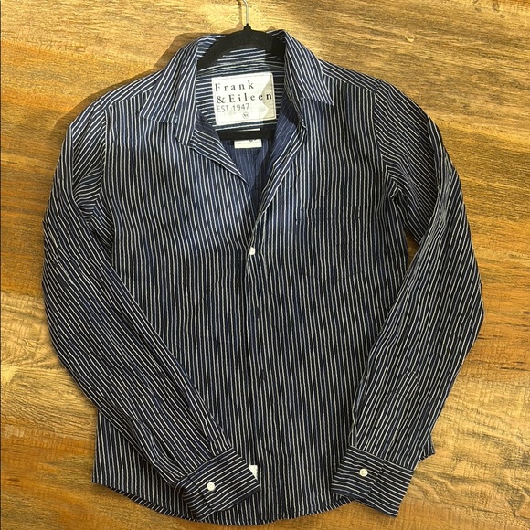 Frank & Eileen Barry Blue and white pinstripe shirt XS - Picture 2 of 11